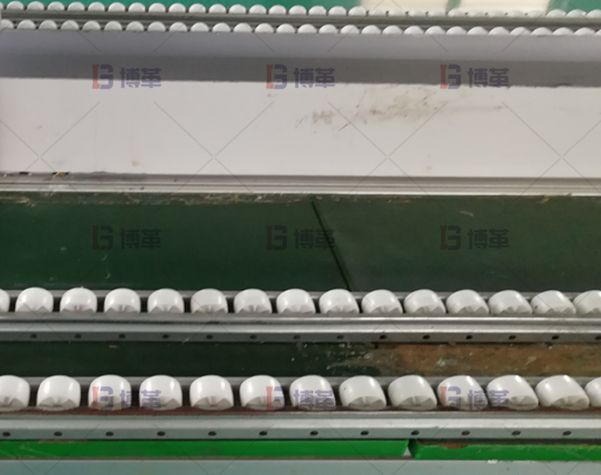 電子制造一般體積較小，使用精益管搭建貨架和無動力滑動部件，節約成本，提高效率。