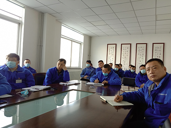 學(xué)員認(rèn)真學(xué)習(xí)中 精益生產(chǎn)管理項(xiàng)目